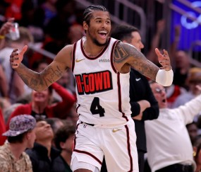 开云体育APP下载-转折点里昂单刀错失，NBA总决赛关键时刻攻防权衡，质疑声仍在，更衣室氛围转暖的简单介绍